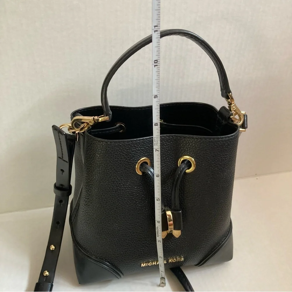 Michael Kors mercer gallery convertible small bucket bag - Picture 16 of 16